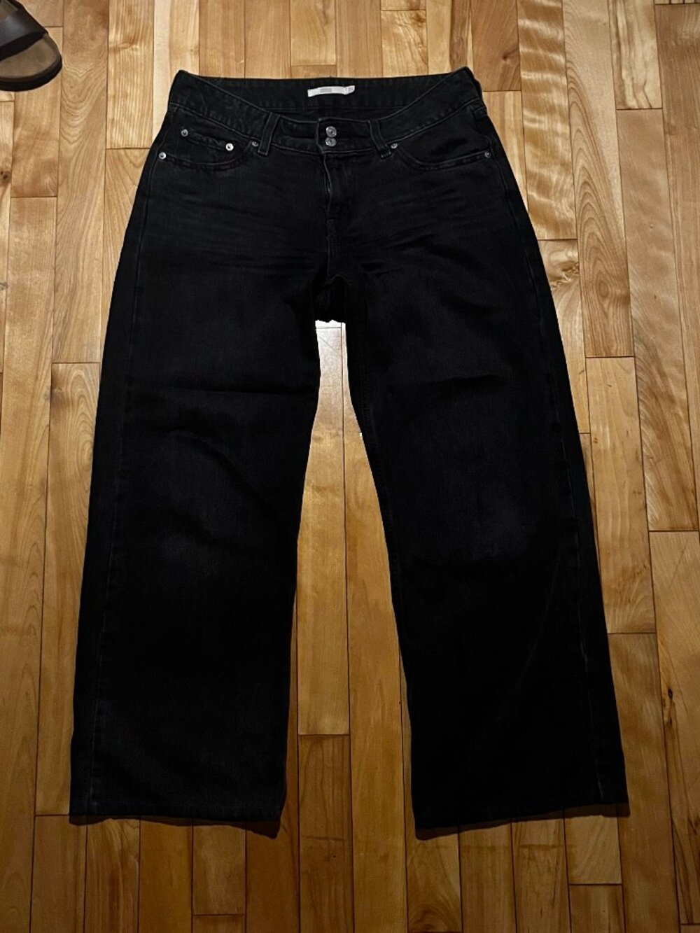 Black Levis Low Waisted Baggy Jeans